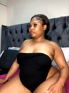 Anaelle24 online show from 11.19.25