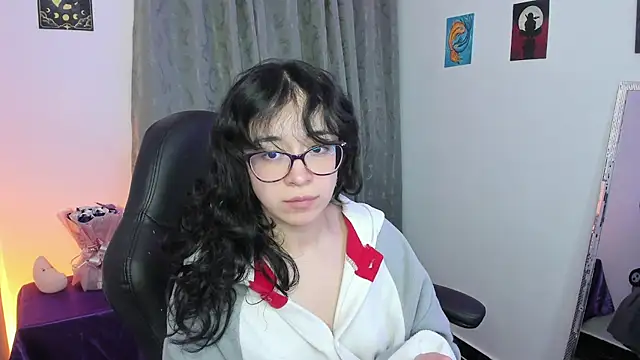 Snapshot of indra_cam chatting on 05.05.26 indra cam online show from 05.05.26