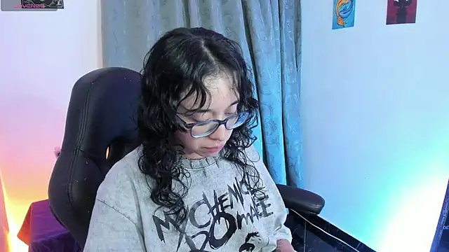 Snapshot of indra_cam chatting on 05.28.26 indra cam online show from 05.28.26