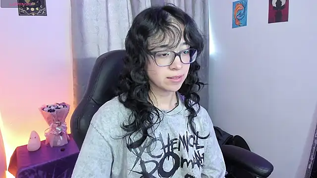 Snapshot of indra_cam chatting on 05.29.26 indra cam online show from 05.29.26
