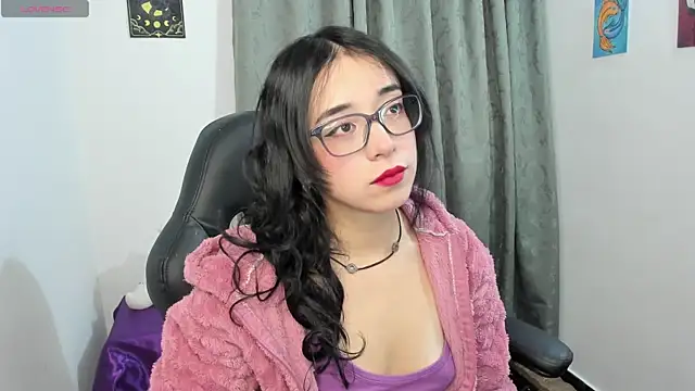 Snapshot of indra_cam chatting on 06.17.26 indra cam online show from 06.17.26