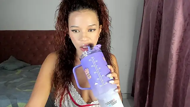 Snapshot of ateneawilliams chatting on 10.18.25 ateneawilliams online show from 10.18.25