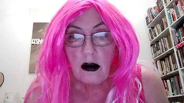 Snapshot of S4mmysplace chatting on 03.18.25 S4mmysplace online show from 03.18.25