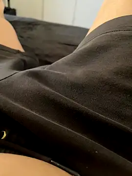 Snapshot of monikaas chatting on 09.15.25 monikaas online show from 09.15.25