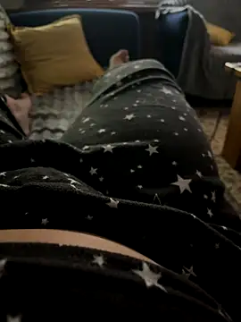 Snapshot of monikaas chatting on 10.16.25 monikaas online show from 10.16.25