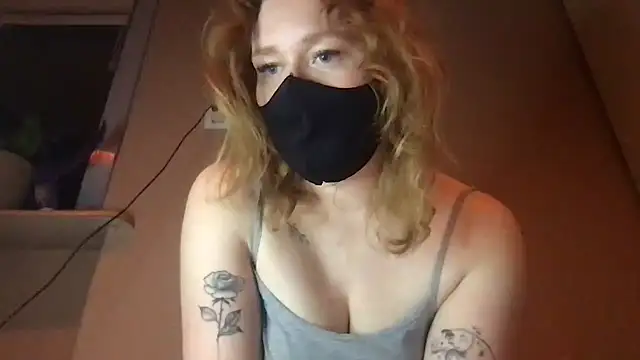Snapshot of DirtyAlexIs chatting on 01.09.25 DirtyAlexIs online show from 01.09.25