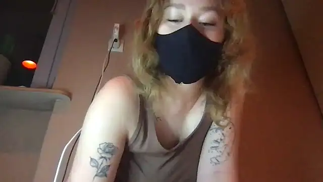 Snapshot of DirtyAlexIs chatting on 01.11.25 DirtyAlexIs online show from 01.11.25