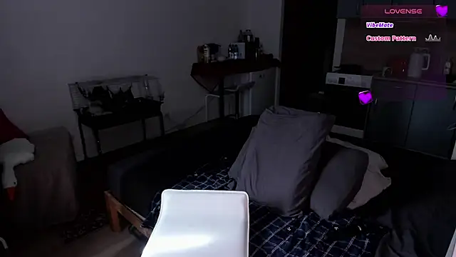 Snapshot of Natural_pussy chatting on 04.21.26 Natural pussy online show from 04.21.26
