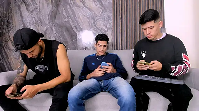 Snapshot of hot_day chatting on 02.28.25 hot day online show from 02.28.25