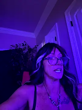 Snapshot of karrmmaa chatting on 11.16.25 karrmmaa online show from 11.16.25