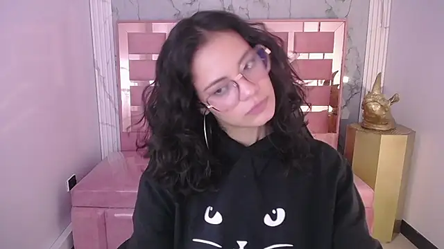 Snapshot of Tyna_ch chatting on 12.18.24 Tyna ch online show from 12.18.24