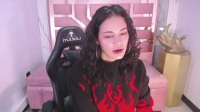 Snapshot of Tyna_ch chatting on 12.21.24 Tyna ch online show from 12.21.24