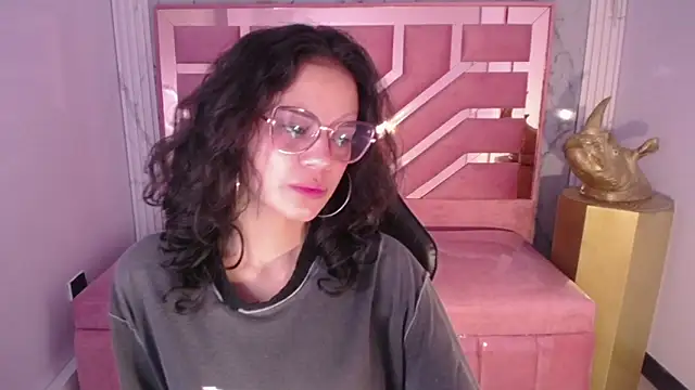 Snapshot of Tyna_ch chatting on 12.28.24 Tyna ch online show from 12.28.24