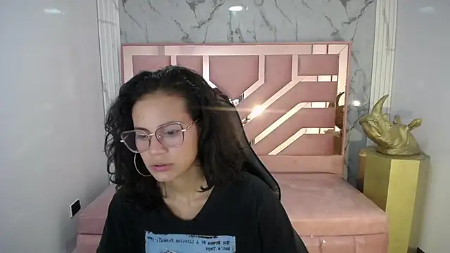 Snapshot of Tyna_ch chatting on 01.14.25 Tyna ch online show from 01.14.25
