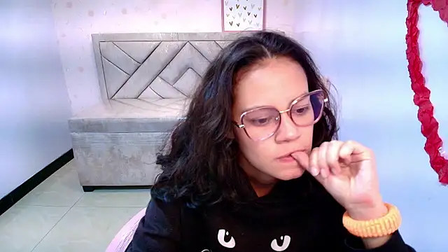 Snapshot of Tyna_ch chatting on 02.26.25 Tyna ch online show from 02.26.25