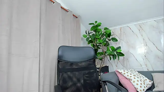 Snapshot of JennaPrice chatting on 07.07.26 JennaPrice online show from 07.07.26