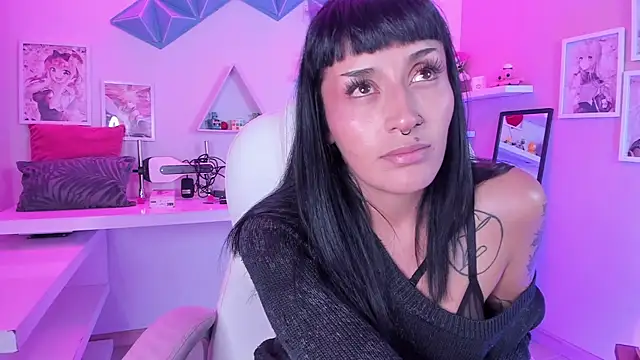 Snapshot of Valkiria_ponce chatting on 04.25.26 Valkiria ponce online show from 04.25.26