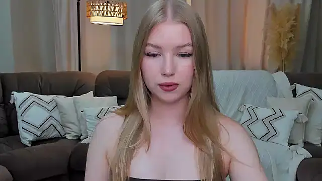 Snapshot of shy__lady chatting on 05.26.26 shy lady online show from 05.26.26