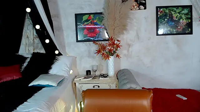 Snapshot of Kyara_Queen chatting on 01.31.25 Kyara Queen online show from 01.31.25
