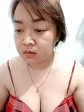 Snapshot of VyOanh2K chatting on 02.06.25 VyOanh2K online show from 02.06.25