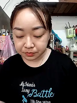 Snapshot of VyOanh2K chatting on 02.10.25 VyOanh2K online show from 02.10.25