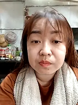 Snapshot of VyOanh2K chatting on 02.13.25 VyOanh2K online show from 02.13.25