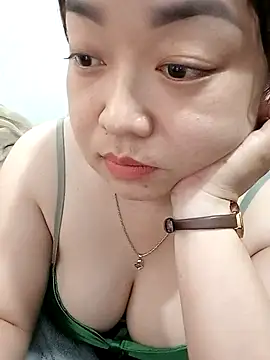 Snapshot of VyOanh2K chatting on 02.16.25 VyOanh2K online show from 02.16.25