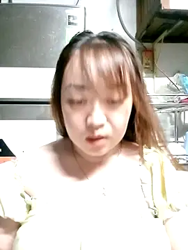 Snapshot of VyOanh2K chatting on 02.18.25 VyOanh2K online show from 02.18.25