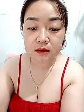 Snapshot of VyOanh2K chatting on 02.19.25 VyOanh2K online show from 02.19.25