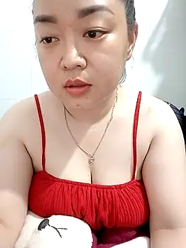 Snapshot of VyOanh2K chatting on 02.25.25 VyOanh2K online show from 02.25.25