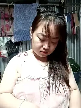 Snapshot of VyOanh2K chatting on 02.26.25 VyOanh2K online show from 02.26.25