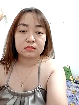 Snapshot of VyOanh2K chatting on 02.28.25 VyOanh2K online show from 02.28.25