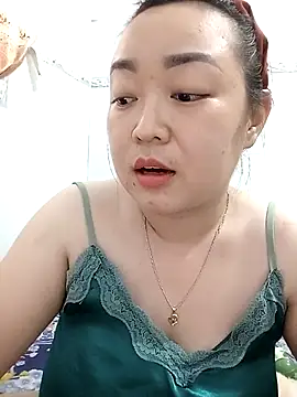 Snapshot of VyOanh2K chatting on 03.02.25 VyOanh2K online show from 03.02.25