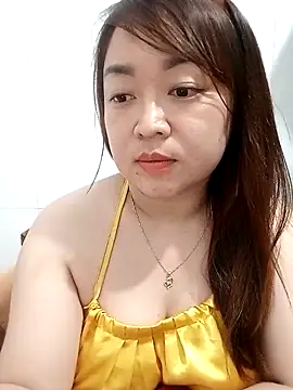 Snapshot of VyOanh2K chatting on 03.06.25 VyOanh2K online show from 03.06.25