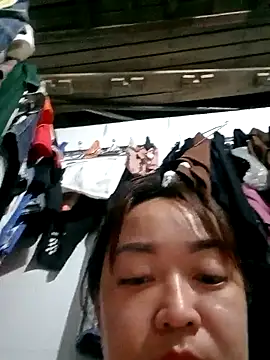 Snapshot of VyOanh2K chatting on 03.06.25 VyOanh2K online show from 03.06.25