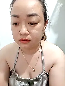 Snapshot of VyOanh2K chatting on 03.07.25 VyOanh2K online show from 03.07.25