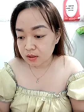 Snapshot of VyOanh2K chatting on 03.13.25 VyOanh2K online show from 03.13.25