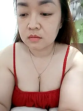 Snapshot of VyOanh2K chatting on 03.15.25 VyOanh2K online show from 03.15.25
