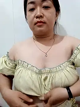 Snapshot of VyOanh2K chatting on 03.16.25 VyOanh2K online show from 03.16.25