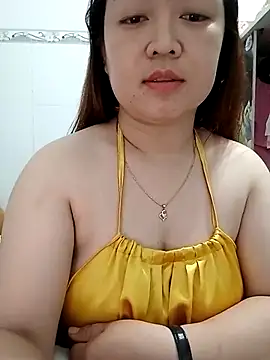 Snapshot of VyOanh2K chatting on 03.16.25 VyOanh2K online show from 03.16.25