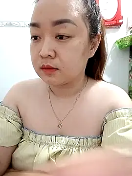 Snapshot of VyOanh2K chatting on 03.19.25 VyOanh2K online show from 03.19.25