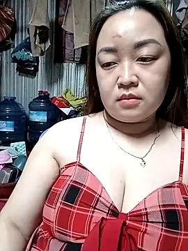 Snapshot of VyOanh2K chatting on 09.18.25 VyOanh2K online show from 09.18.25