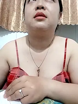 Snapshot of VyOanh2K chatting on 09.25.25 VyOanh2K online show from 09.25.25