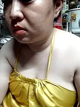 Snapshot of VyOanh2K chatting on 04.23.26 VyOanh2K online show from 04.23.26