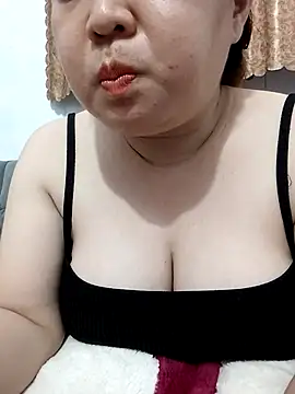 Snapshot of VyOanh2K chatting on 05.04.26 VyOanh2K online show from 05.04.26