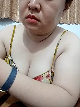 Snapshot of VyOanh2K chatting on 05.12.26 VyOanh2K online show from 05.12.26