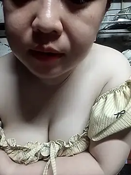Snapshot of VyOanh2K chatting on 05.13.26 VyOanh2K online show from 05.13.26