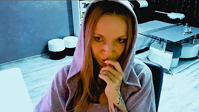 InesGold online show from 10.17.25