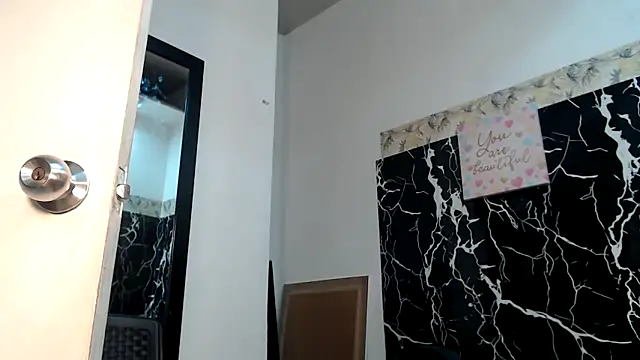 Snapshot of KristalTsXXX chatting on 04.28.26 KristalTsXXX online show from 04.28.26