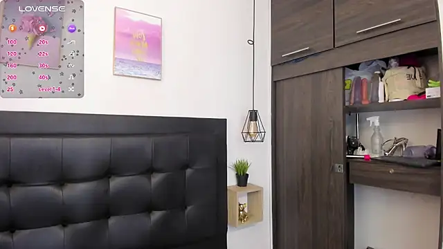 Snapshot of sweet_abby1 chatting on 12.18.24 sweet abby1 online show from 12.18.24